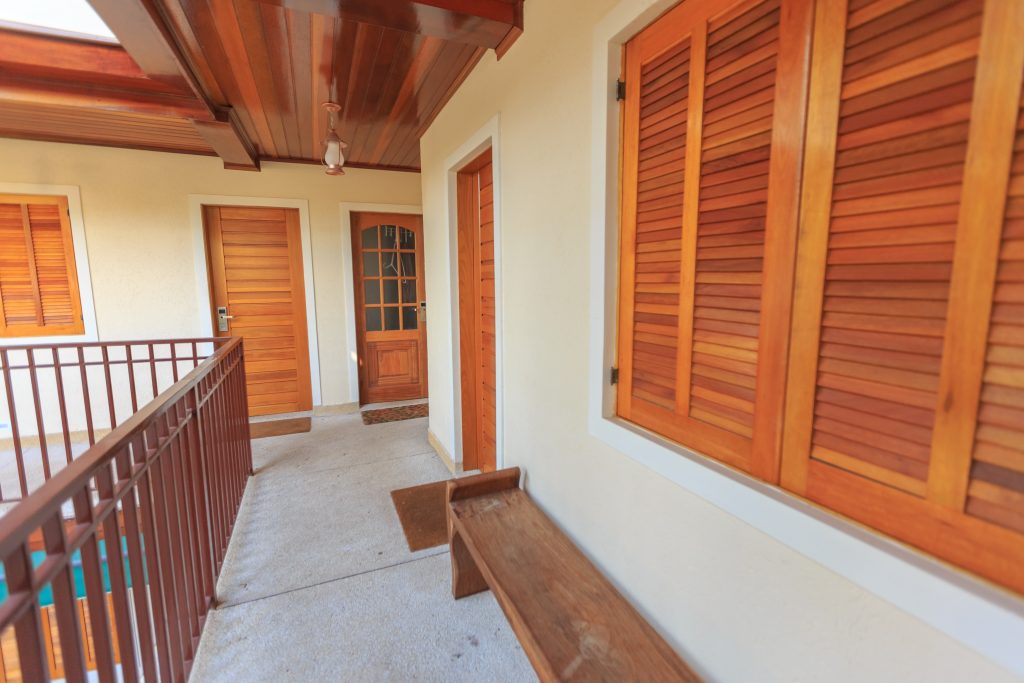 carpintero de ventanas